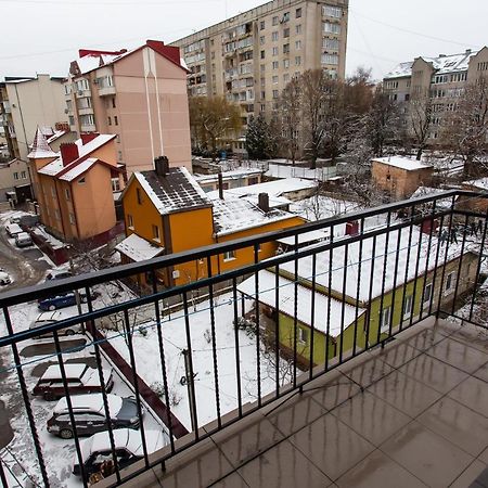 Подобово В Центрі Поряд Жд Ternopil Kültér fotó