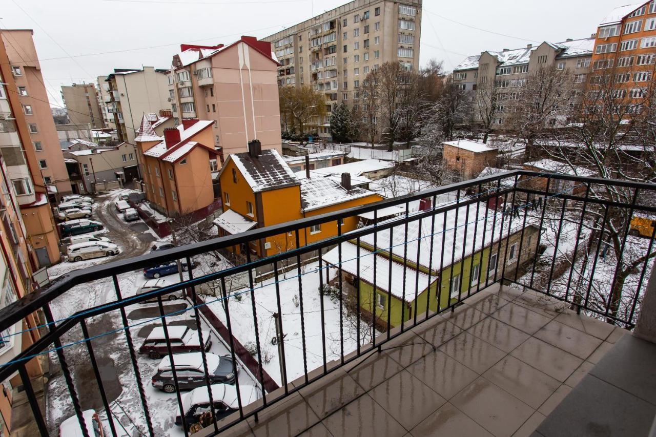 Подобово В Центрі Поряд Жд Ternopil Kültér fotó